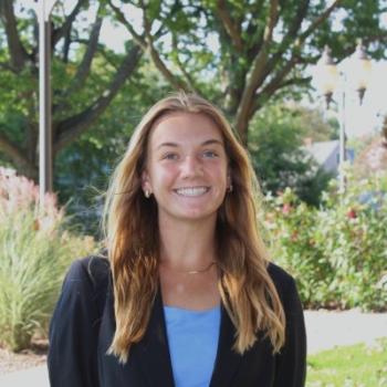 Sydney Schuster Headshot
