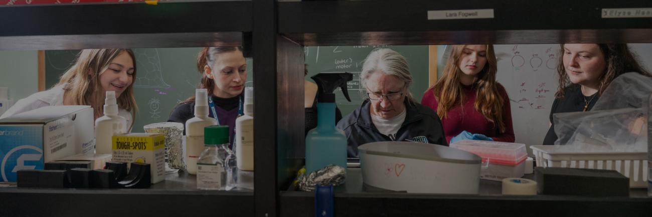 Professor Sarah Wyatt and students in her plant genomics lab
