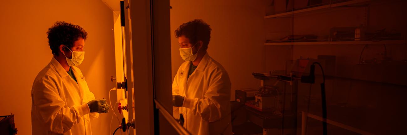Ohio University student works in the Russ Research Opportunity Center