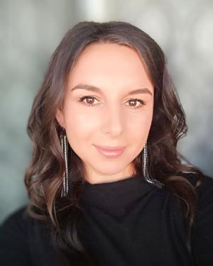 Olga Lewis headshot
