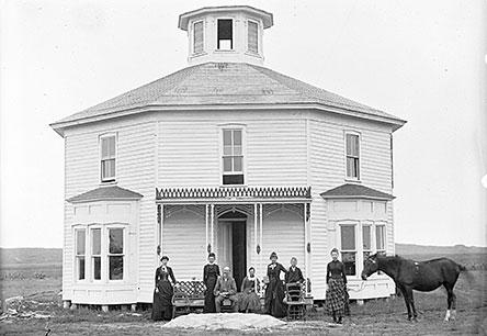 The Wisle family in front of their octagonal home, 1904
