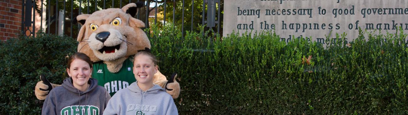 students pose with Rufus