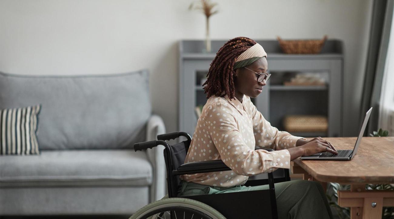 Woman sitting at a computer.