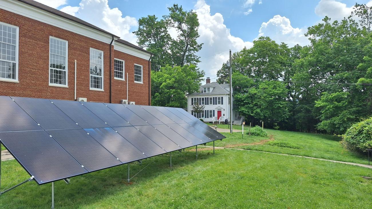Photo of the sideview of the new OHIO Ecohouse property with a solar array