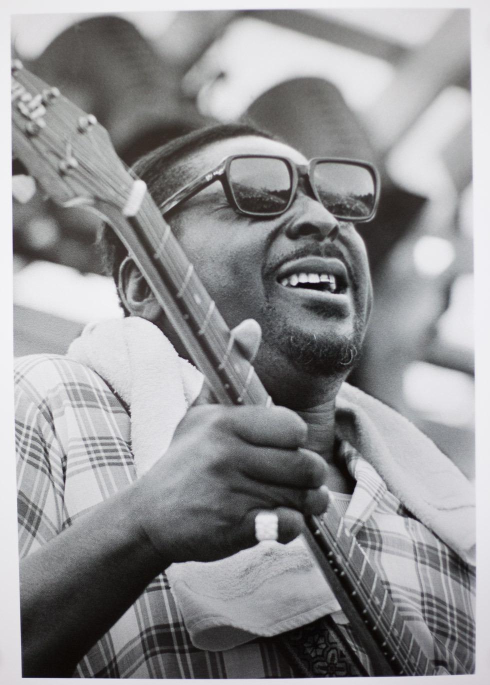 Albert King, 1969-70, Stanley Livingston (1941-2010), gelatin silver, 22 x 17 in. (55.8 x 43.2cm), 2012.01.01. Gift of the artist.