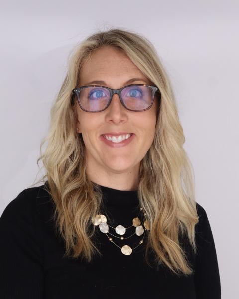 Headshot of Lindsay Seitz